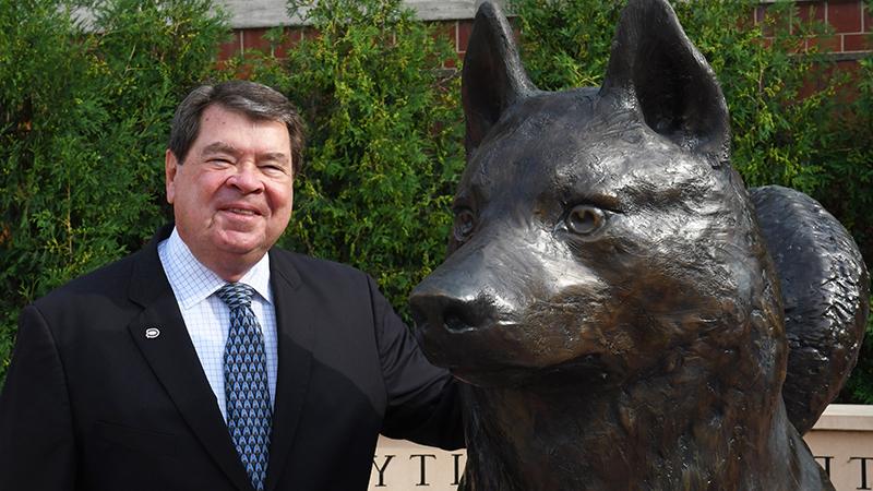 Larry Dietz with Husky Plaza statue